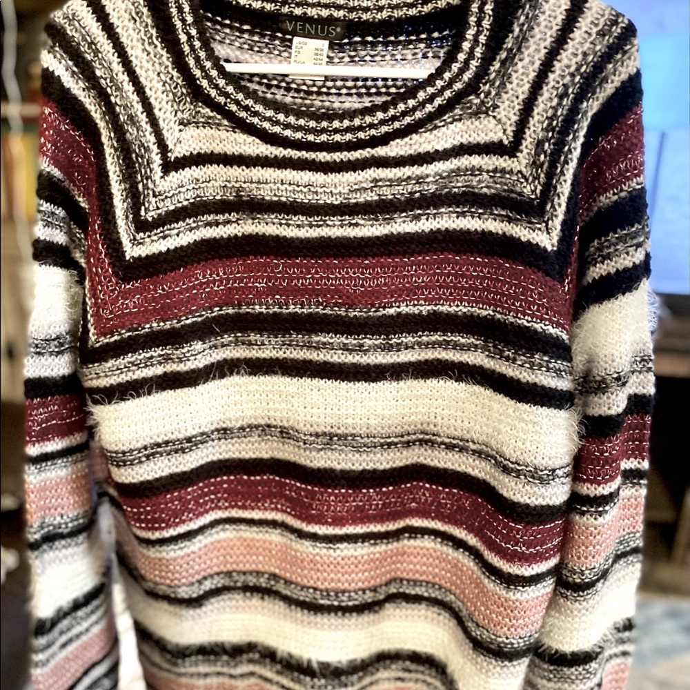 Small, multicolored oversize sweater